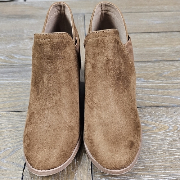 Y-Not? Booties, Size 9 - Picture 3 of 9